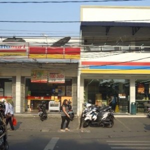 BISNIS: Usaha retail ini telah merambah sampai ke kabupaten/kota di Sulawesi Utara.