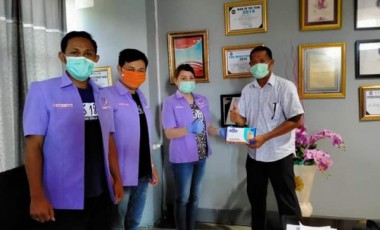 Peduli Dengan Para Tenaga Medis. KPRS GMIM Bantu 2 Rumah Sakit Di Manado Peduli Dengan Para Tenaga Medis. KPRS GMIM Bantu 2 Rumah Sakit Di Manado