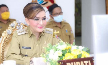 Bupati Tetty Ajukan Penangguhan Kredit Anggota DPRD Dan ASN Minsel KeBank SulutGo. Bupati Tetty Ajukan Penangguhan Kredit Anggota DPRD Dan ASN Minsel KeBank SulutGo.