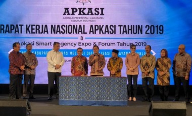 CEP Bersama Bupati Lainnya Bahas Ide Penerapan Haluan Negara di Rakernas Apkasi CEP Bersama Bupati Lainnya Bahas Ide Penerapan Haluan Negara di Rakernas Apkasi