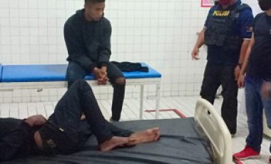 Mabuk Sambil Ngebut, Dua Pemotor Masuk Selokan Mabuk Sambil Ngebut, Dua Pemotor Masuk Selokan