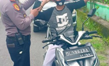 Perangi Covid-19, Polsek Beo Sweping Masker Perangi Covid-19, Polsek Beo Sweping Masker