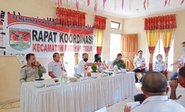 Rakor Pemerintah Kecamatan Ratahan Timur. Soal Penggunaan Dana Desa, Hukum Tua Dapat Warning Keras Dari DPMD Dan Inspektorat Rakor Pemerintah Kecamatan Ratahan Timur. Soal Penggunaan Dana Desa, Hukum Tua Dapat Warning Keras Dari DPMD Dan Inspektorat