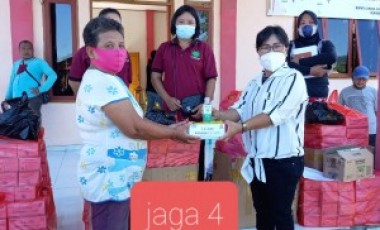 260 KK Terima Pembagian Masker, Sanitizer, Dan Vitamin Dari Pemerintah Desa Ongkaw Tiga 260 KK Terima Pembagian Masker, Sanitizer, Dan Vitamin Dari Pemerintah Desa Ongkaw Tiga