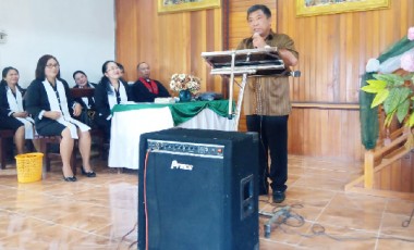 Ibadah di GMIM Kalvari Lowatag, Camat Tousel Ajak Warga Sukseskan Pilhut Ibadah di GMIM Kalvari Lowatag, Camat Tousel Ajak Warga Sukseskan Pilhut