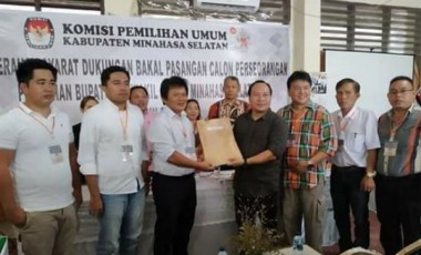 Mendaftar Dari Jalur Perseorangan KPU Minsel Terima 20 Ribu KTP Roso-Harum Mendaftar Dari Jalur Perseorangan KPU Minsel Terima 20 Ribu KTP Roso-Harum
