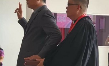 Lantik Sekda Devinitif. Sumendap: Bukan Saya Yang Memilih Lalandos, Tetapi Anda Yang Telah Menilih Dia. Lantik Sekda Devinitif. Sumendap: Bukan Saya Yang Memilih Lalandos, Tetapi Anda Yang Telah Menilih Dia.