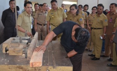 Gubernur Serahkan Pengelolaan BLK Pada Pemkot Sulut Gubernur Serahkan Pengelolaan BLK Pada Pemkot Sulut