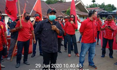 PDI- Perjuangan Mitra Tunjukan Sikap Politik Sumendap: Tangkap dan Hukum Pelaku Pembakaran bendera Partai PDI- Perjuangan Mitra Tunjukan Sikap Politik Sumendap: Tangkap dan Hukum Pelaku Pembakaran bendera Partai