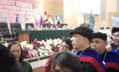 UKIT Telorkan 254 Sarjana Baru, Gubernur Ingatkan Soal Inovasi UKIT Telorkan 254 Sarjana Baru, Gubernur Ingatkan Soal Inovasi